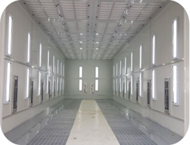 大型烤漆房内部